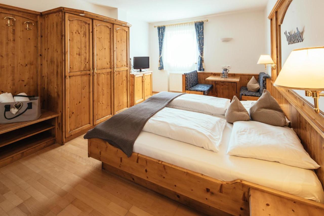 Tirolerhof Hotel Sankt Leonhard in Passeier Buitenkant foto