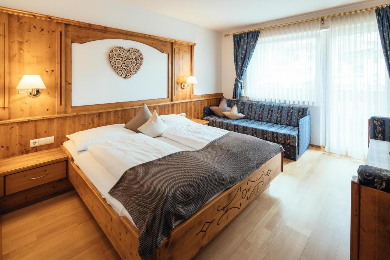 Tirolerhof Hotel Sankt Leonhard in Passeier Buitenkant foto